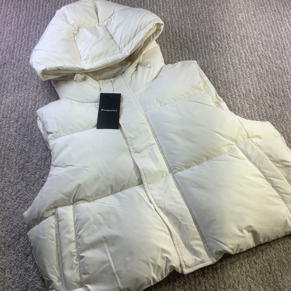Fabletics Cream Hooded Puffer Vest Sleeveless‎ Zip Snap Closure Womens XL NWT